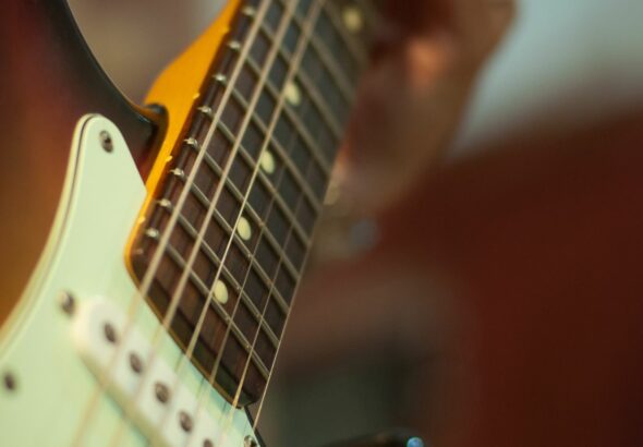 chord stand here alone - hilang harapan